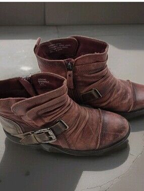 Earth Jerico Bordeaux Leather Ankle Boots With Buckle Inside Zip Bohemian Moto